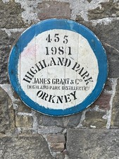 Beautiful  Rare 1981 Highland Park Whisky Barrel lid Top 25