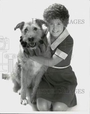 1982 Press Photo Kathleen Sisk as Annie & Dog Roxanne as Sandy in 