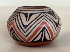 VINTAGE HILDA & ARTHUR CORIZ KEWA/SANTO DOMINGO PUEBLO POT 5.25