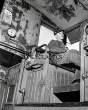 1943 ATCHISON, TOPEKA & SANTA FE REAR BRAKEMAN RAILROAD TRAIN CUPOLA 8X10 PHOTO picture