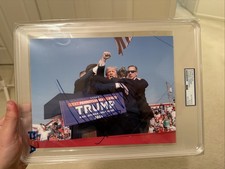 Donald Trump Autographed 8x10 Assassination Attempt Photo PSA/DNA Encapsulated  picture