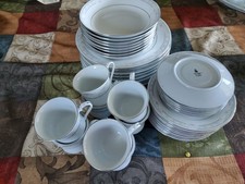 Crown Ming fine china set Croquille pattern picture