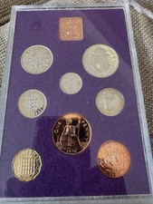 Elizabeth R 1970 Royal Mint picture