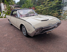 Danbury Mint 1:24 1962 Ford Thunderbird Convertible Diecast Model Car Cream picture