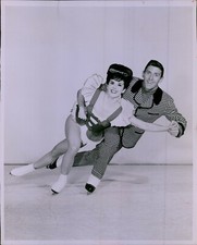 LG794 1967 Original Photo DOROTHYANN NELSON RICHARD DWYER Ice Follies Skaters picture