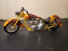 New-Ray 1:12 Scale Diecast Custom Bikes SS-43527 Yellow Flames picture