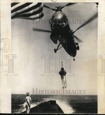 1955 Press Photo US Ambassador to Spain John Davis Lodge hoisted by Helicopter picture