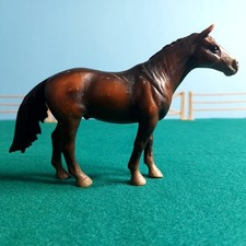 2002 Schleich Brown Thoroughbred Stallion Horse 5.5 Inch Figurine Animal 13273 picture