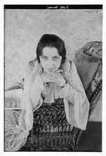 Photo:Amelita Galli-Curci Portrait on Wicker Chaise Lounge picture