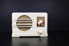 VINTAGE 30s WILCOX GAY MINIATURE ULTRA ART DECO OLD WHITE PLASKON ANTIQUE RADIO picture