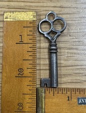 🌿 🗝Antique Hollow Barrel Skeleton Key Cloverleaf Bow Vintage Furniture  picture