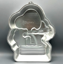 🔥 Vintage 1965 Wilton Snoopy Red Baron Cake Pan 2105-1319 Peanuts Used VG picture