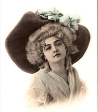 PRETTY YOUNG WOMAN : ROCOCO HAT : FASHION : BELLE EPOQUE : REAL PHOTO POSTCARD picture