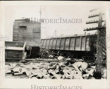 1944 Press Photo Pennsylvania R.R. freight train derails near Syracuse, New York picture