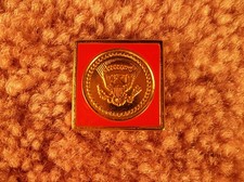 VINTAGE WHITE HOUSE PRESIDENTIAL SEAL STAFF PIN NUMBERED SECRET SERVICE USSS picture