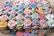 Antique VTG  Yo-Yo Quilt 1930s Open-Construction Corner Cutouts Twin 65