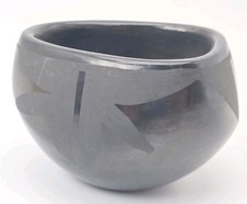 Signed CLARA C SUAZO Santa Clara Pueblo Blackware Pottery Triangle Black Pot picture