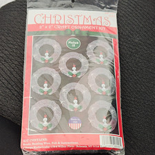 Design Works Crafts Christmas Beaded Wreath Ornament Kit 18ct 2x2 MPN 6153 picture