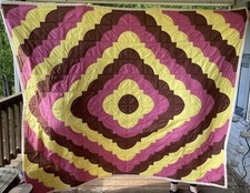Vtg Hand Stitched Quilt 75 X 87 Full Scallop Wave/Drunkard Path Magenta/Yellow picture
