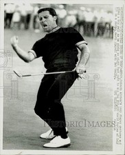 1968 Press Photo Gary Player Gestures, Yells on World Series of Golf Win, Ohio picture