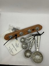 VTG  The Tin Woodsman Pewter Co. Measuring Spoons (4) w/ Wall Rack NEW READ picture