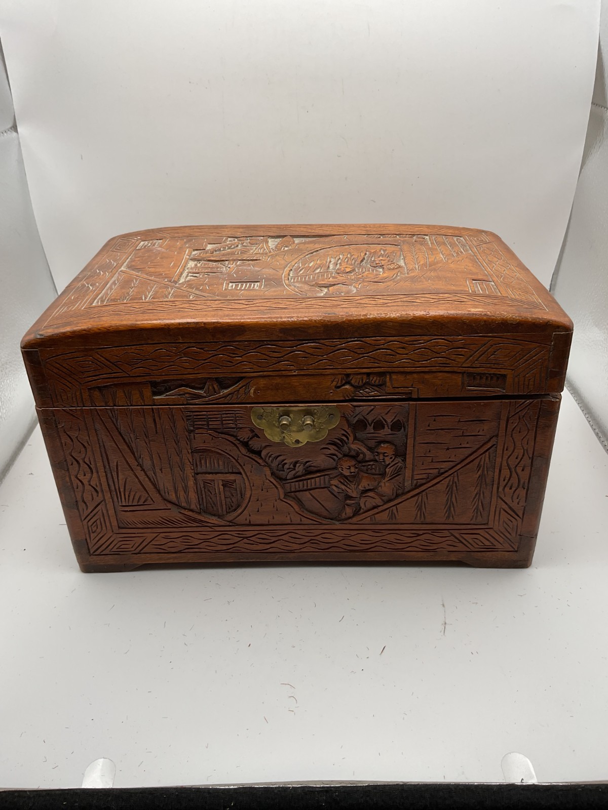 Vintage Hand Carved Wooden Jewelry / Keepsake Box – Relief Figural Scene