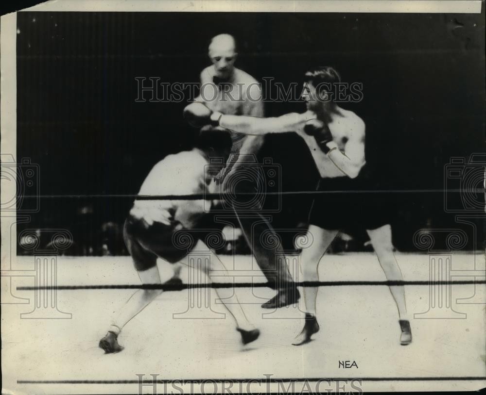1928 Press Photo Mandell versus McLarnin in boxing match - net04447