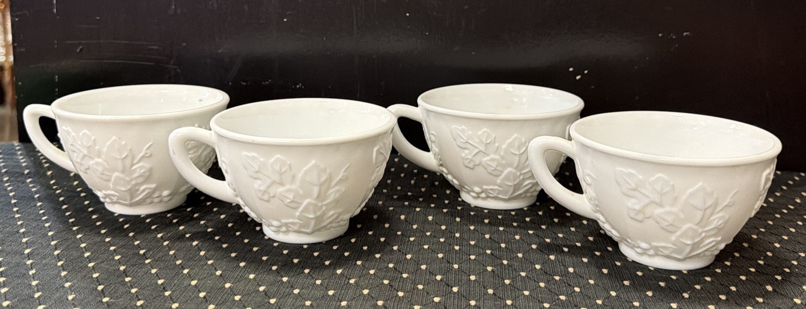 VTG Indiana Glass Colony Harvest Grape Milk Glass Tea/Coffee Cups set of 4
