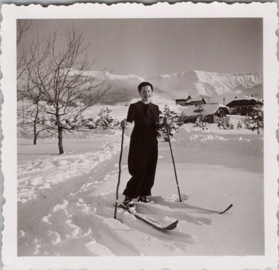 France, ski near l'Hotel du Mont d'Arbois Original vintage print 