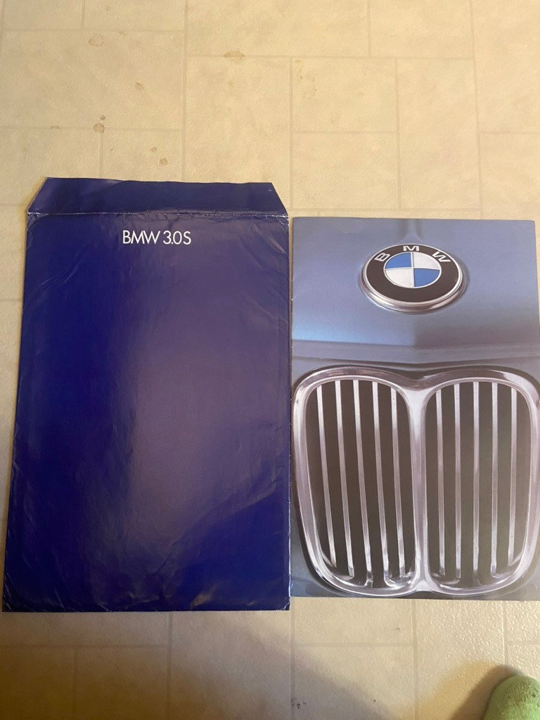 1973-1974 BMW 3.0S Sedan Catalog Sales Brochure +Envelope Nice Original 4/73