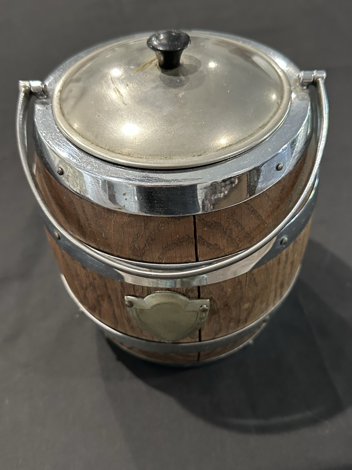 ANTIQUE VINTAGE ENGLISH OAK AND SILVER PLATE BISCUIT BARREL WITH PORCELAIN LINER