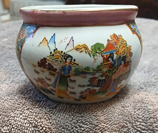 Chinese Hand Painted Porcelain Vase/Jar Cachepot Floral Figural Scene 4 in