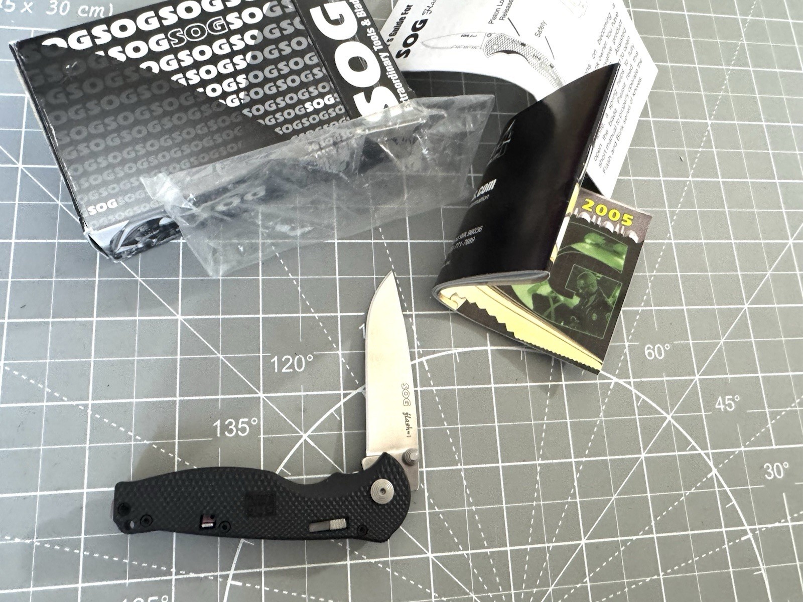 2005 SOG Flash I Black Zytel Handle AUS8 Plain Drop Blade SAT Folding Knife NIB