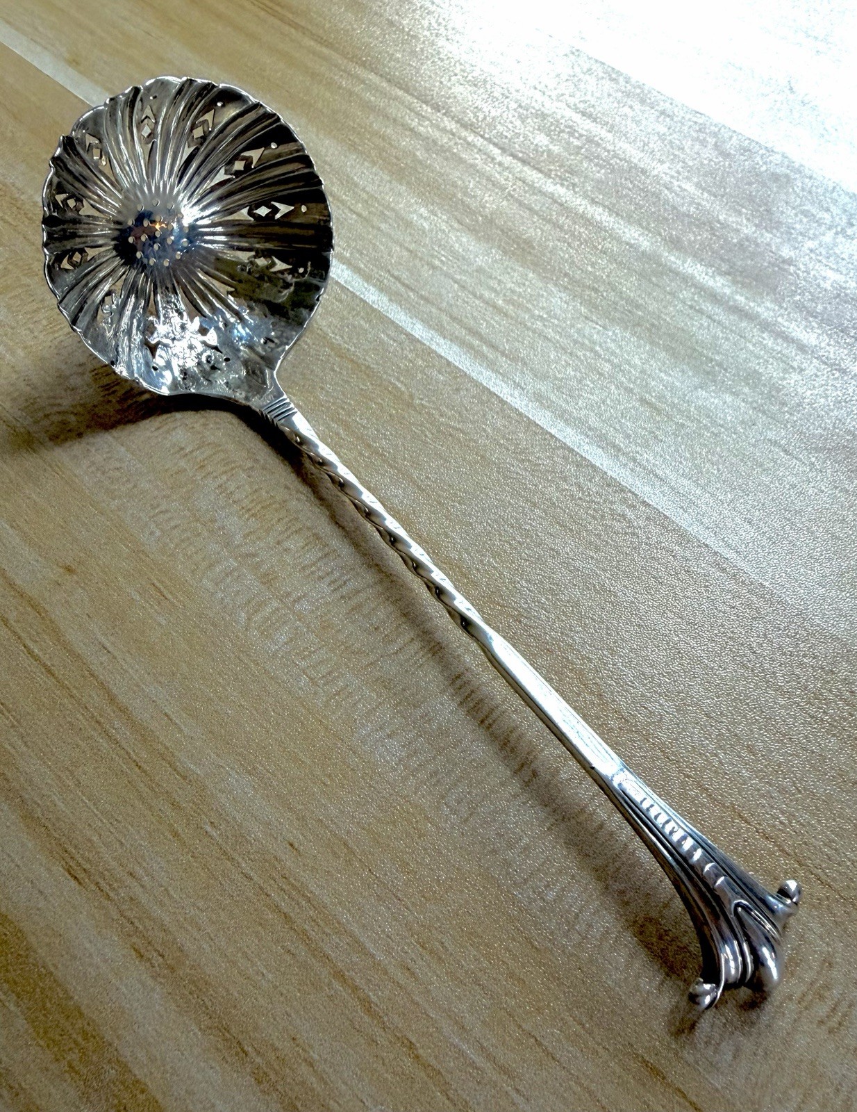 Large Sugar Sifter Georgian Sterling Silver (.925) Spoon King Shell 1890\'s 29g