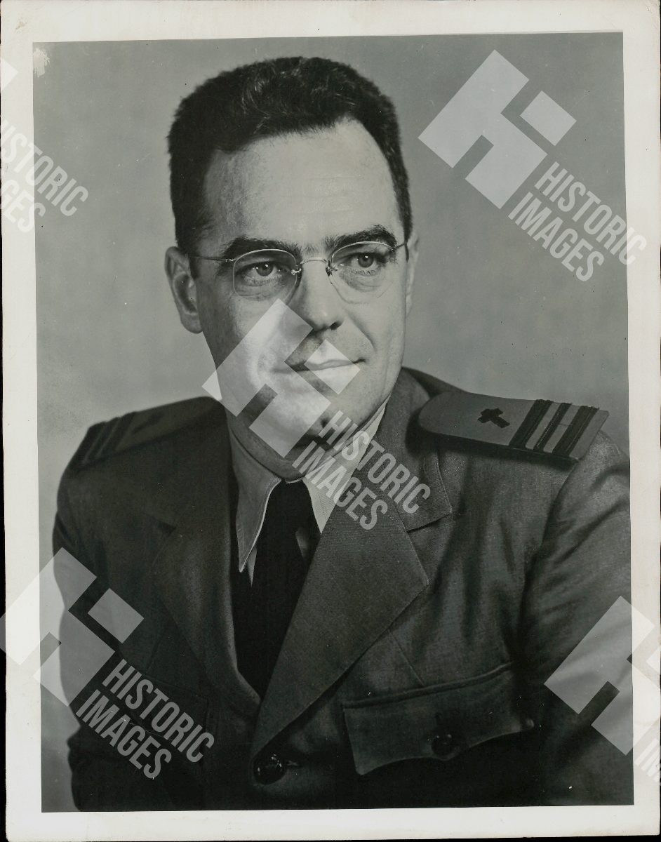 1945 Portrait of Lieutenant Commander Joseph T. O'Callahan in military uniform