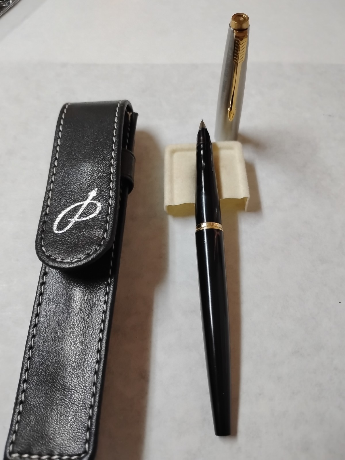 VTG Parker 45 Fountain Pen Black & Silver Gold  Arrow W/Leather Case 