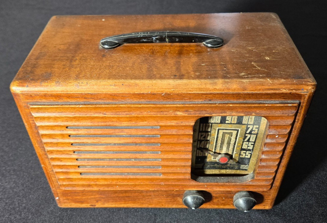 Vintage 1940s Emerson Wood Tube Radio Art Deco Dial Carry Handle UNTESTED AS-IS
