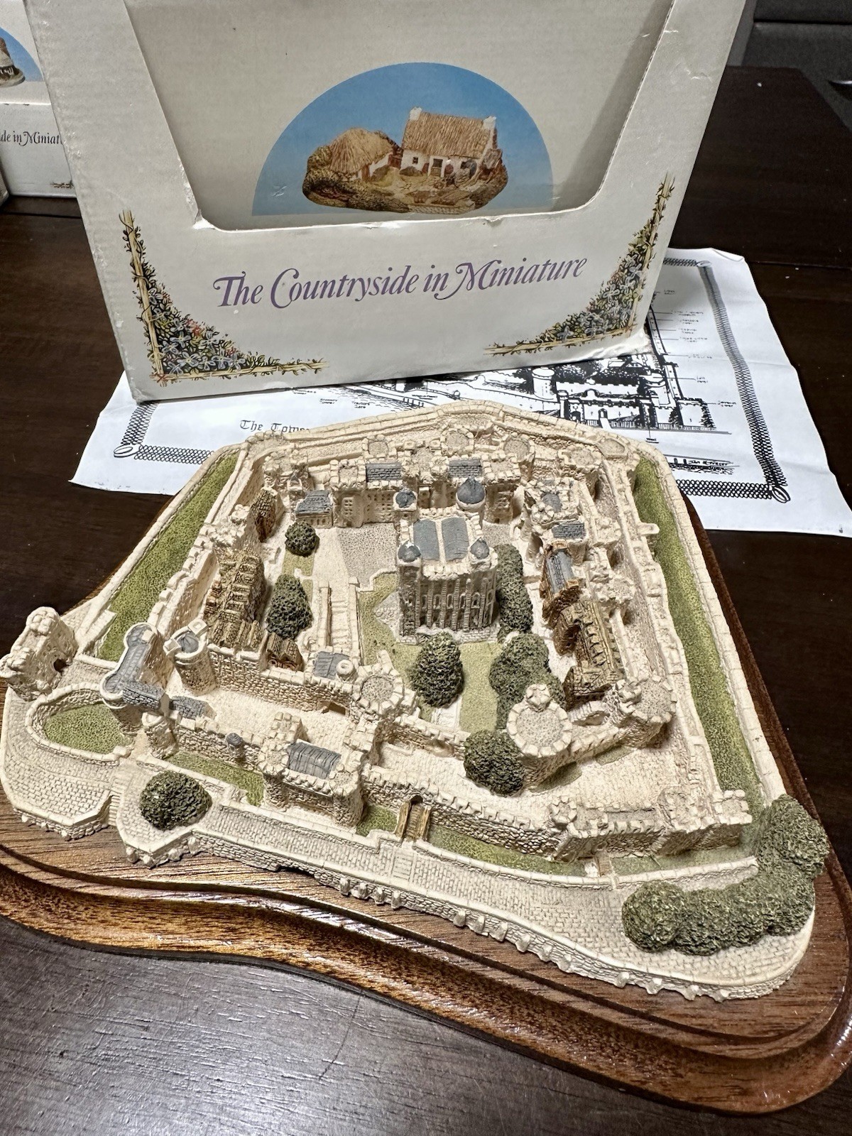 Fraser Creations British Heritage Collection  Tower of London Handmade Model