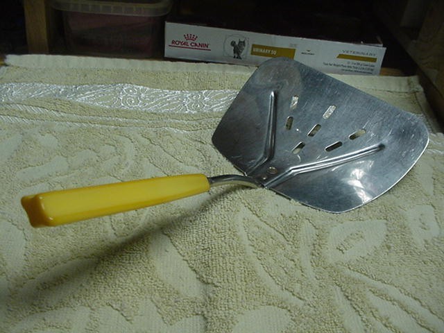 Unique LARGE Vintage Pancake Flipper/Spatula Kitchen Utensil YELLOW Bakelite