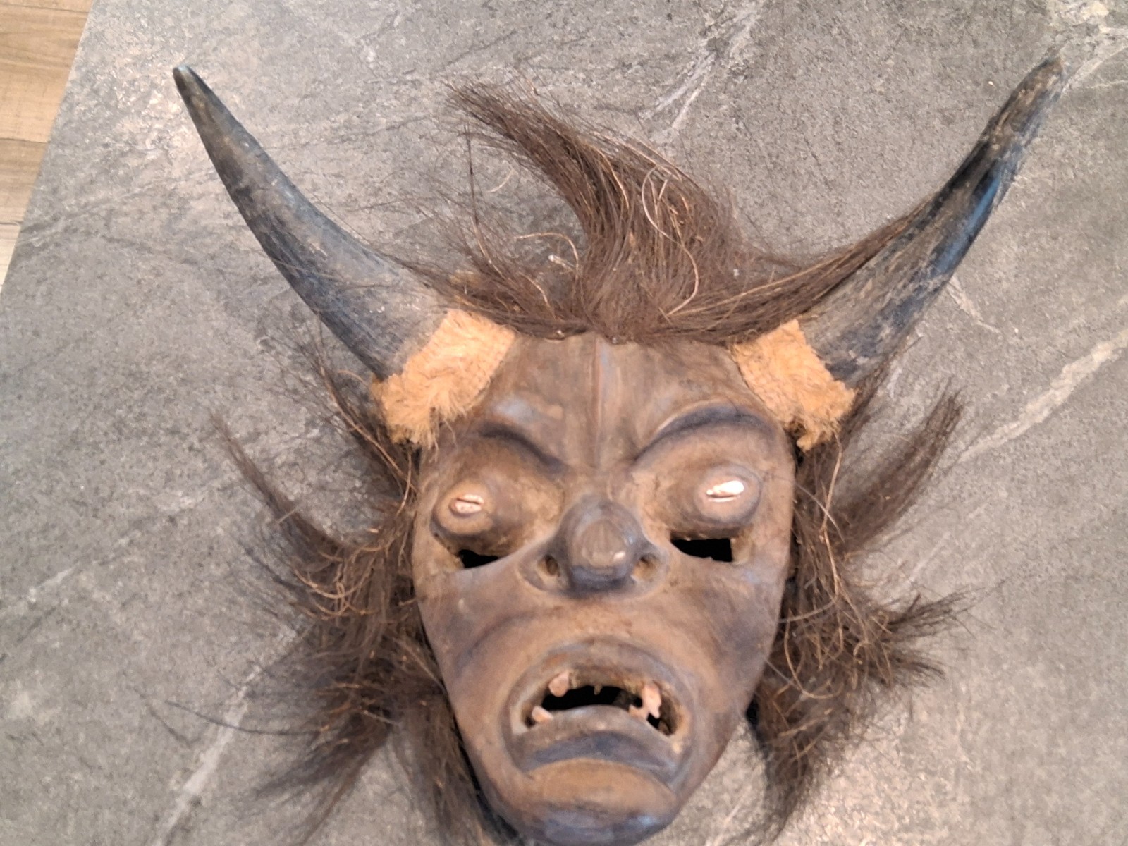 VTG AFRICAN TRIBAL MASK COWRIE SHELL REAL HORN DEVIL DEMON MASK