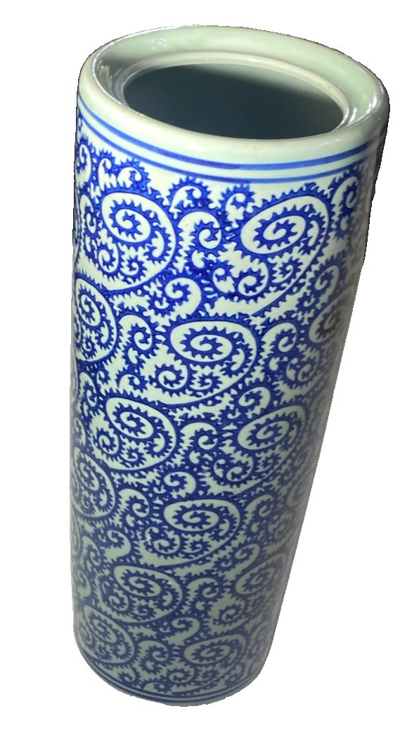 VINTAGE CHINESE PORCELAIN UMBRELLA STAND VASE  BLUE & WHITE PAISLEY DESIGN 15”
