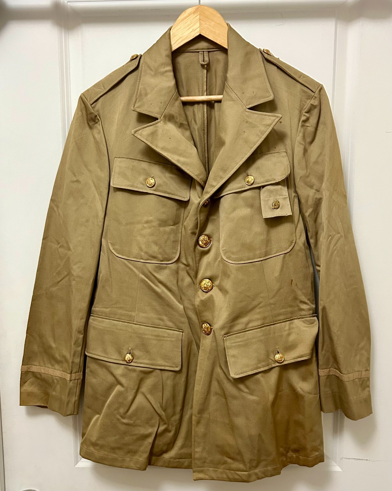 Original WWII U.S. Army Air Forces Captain\'s Khaki Summer Service Coat, 1943-45