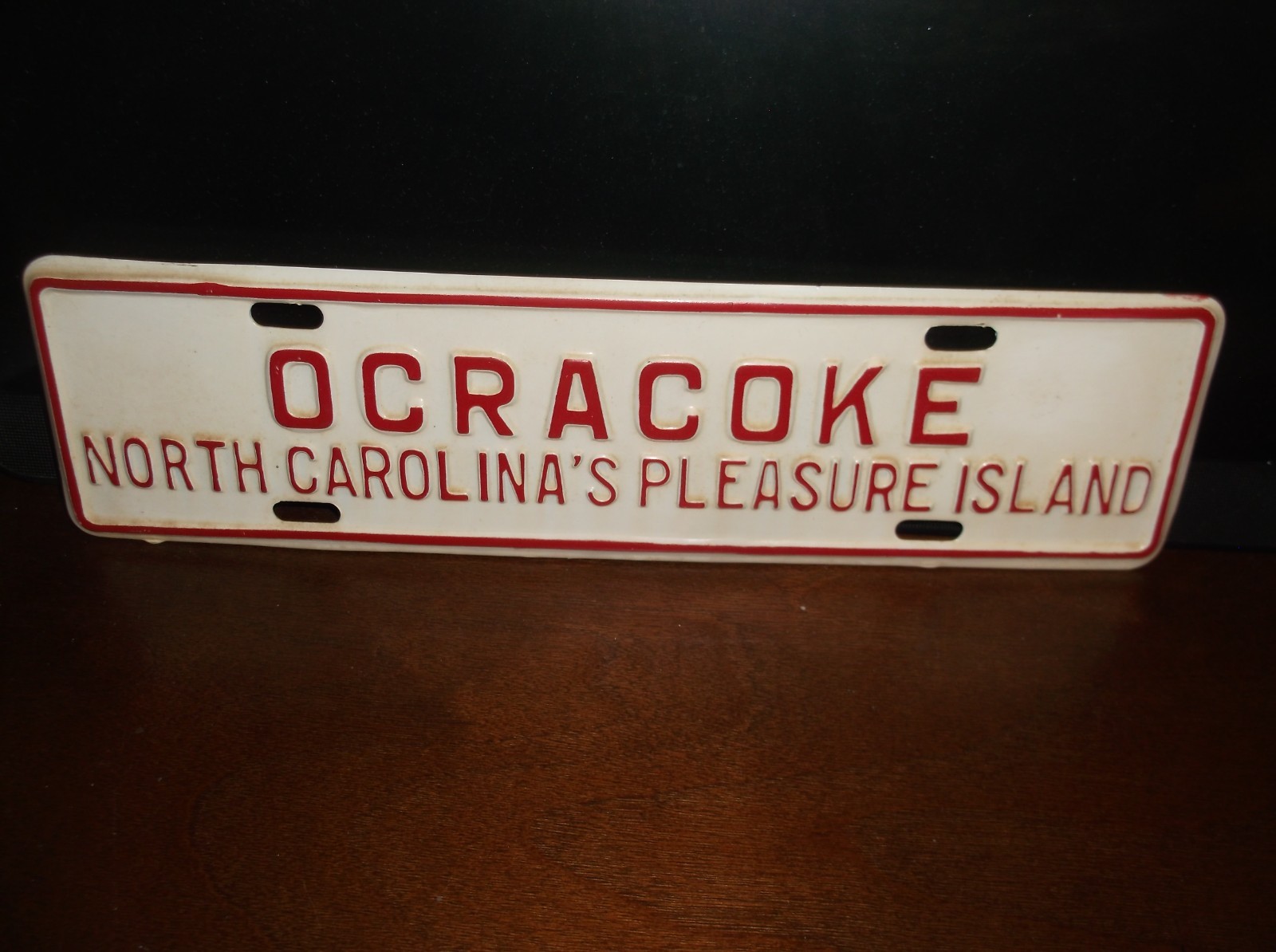 VINTAGE OCRACOKE NORTH CAROLINA\'S PLEASURE ISLAND LICENSE PLATE