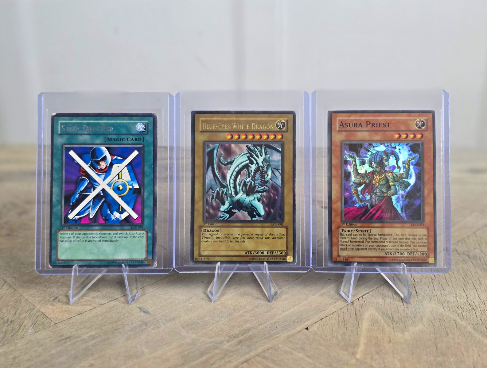 Yu-Gi-Oh RARE 1st Edition Bundle • Blue-Eyes White Dragon *DAMAGED CONDITION*