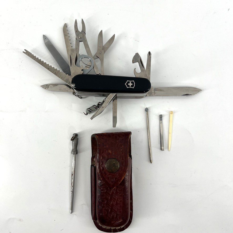 VINTAGE Victorinox Swiss Champ Black Pre-1992 Crossbow Stamp Knife Case Steel