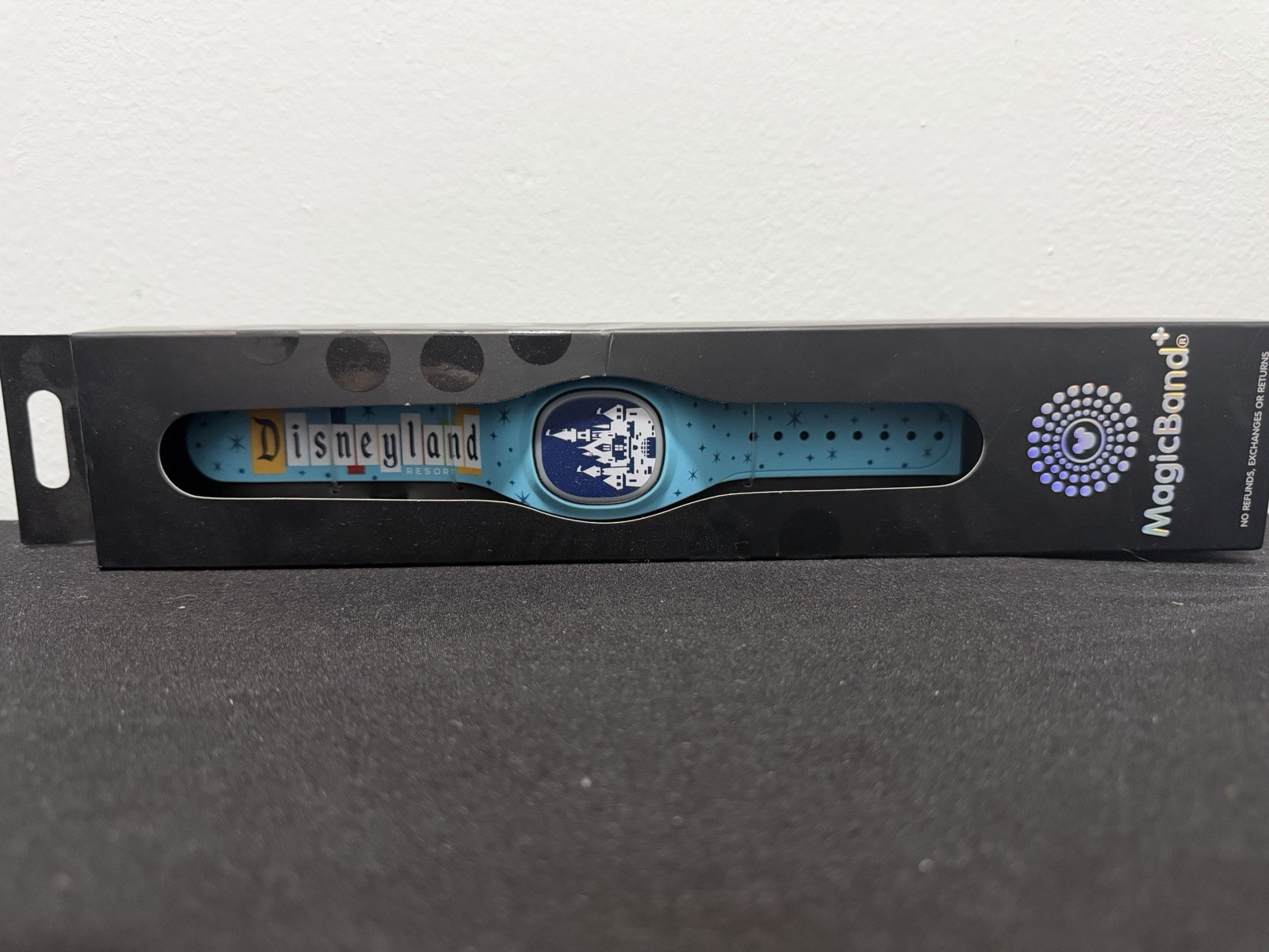 RARE Sealed Disneyland Sleeping Beauty Castle MagicBand+