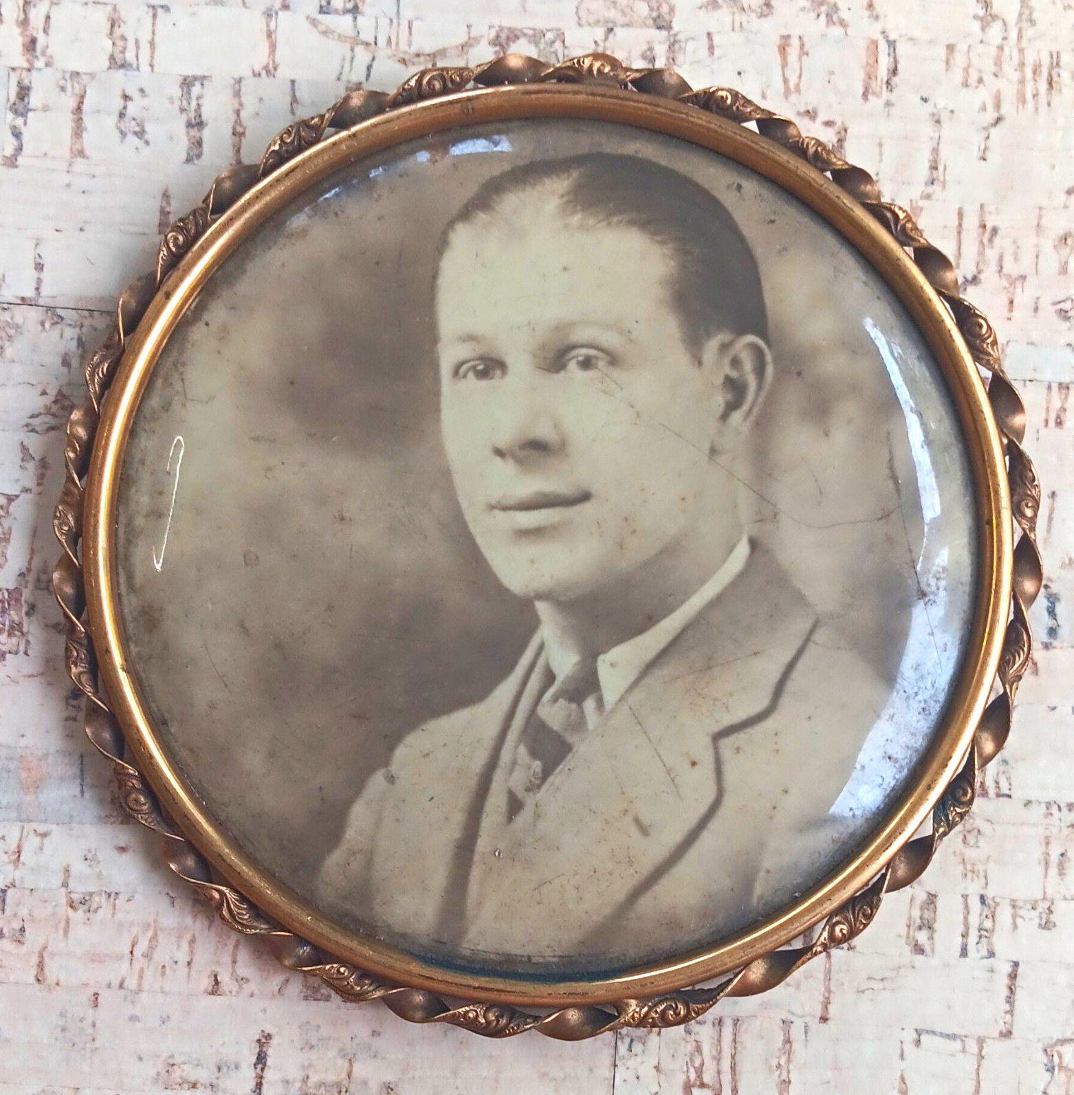  Original antique portrait-on-tin photo  medallion, early 20th c., Man in suit