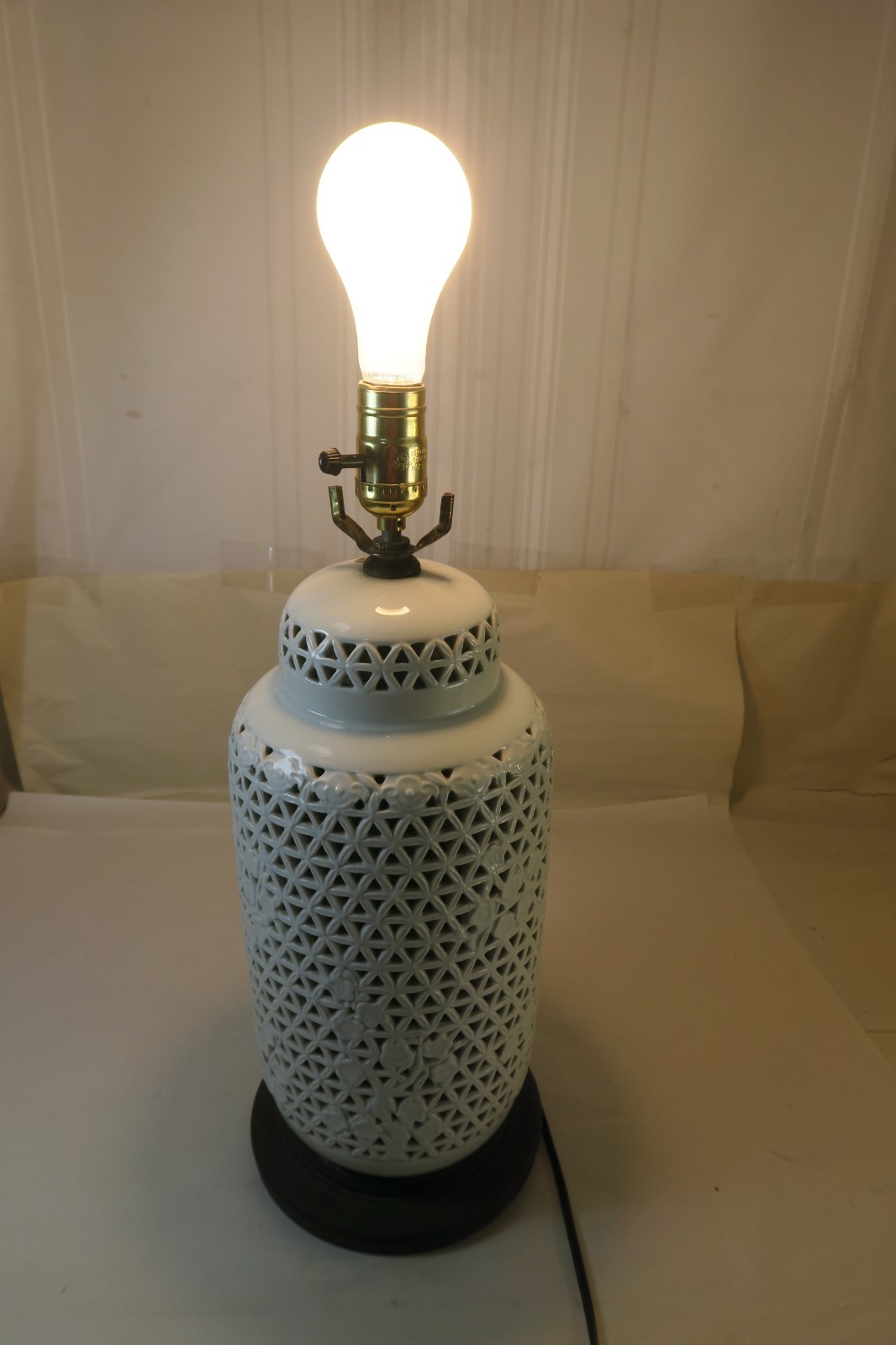 VINTAGE BLANC DE CHINE RETICULATED LAMP 1950's 19