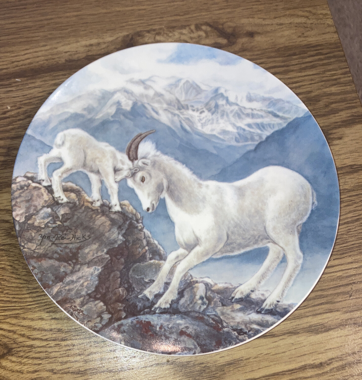 A Gentle Persuasion Collector Plate Signs Of Love By Yin-Rei Hick, GOATS  8.5\