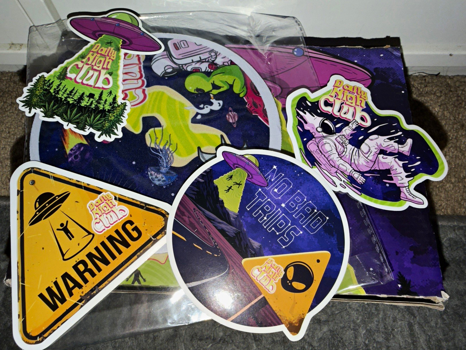 Daily High Club UFO Smoking Accessory Set in Box w/ Stickers